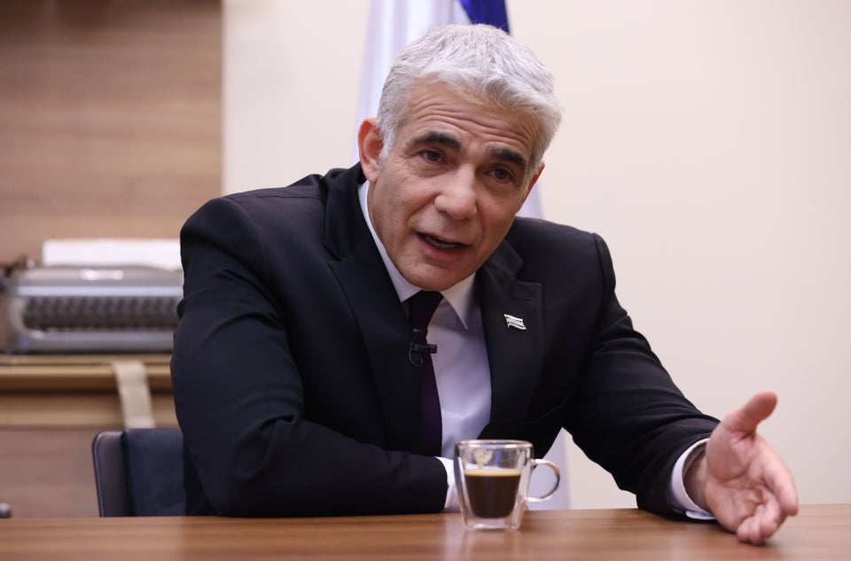 Ο Γιαΐρ Λαπίντ, αρχηγός της αξιωματικής αντιπολίτευσης και επικεφαλής του κεντροαριστερού κόμματος “Yesh Atid” (”Υπάρχει Μέλλον”)