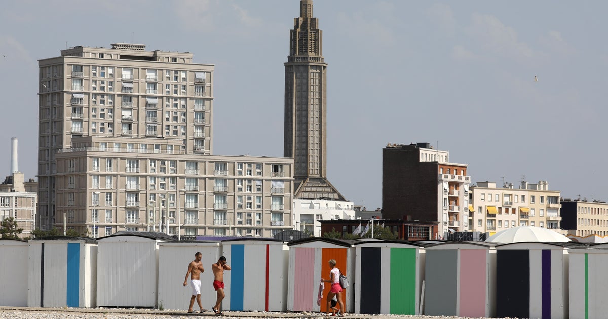 Au Havre Une Mini Tornade Detruit Plusieurs Restaurants De Plage Le Huffpost