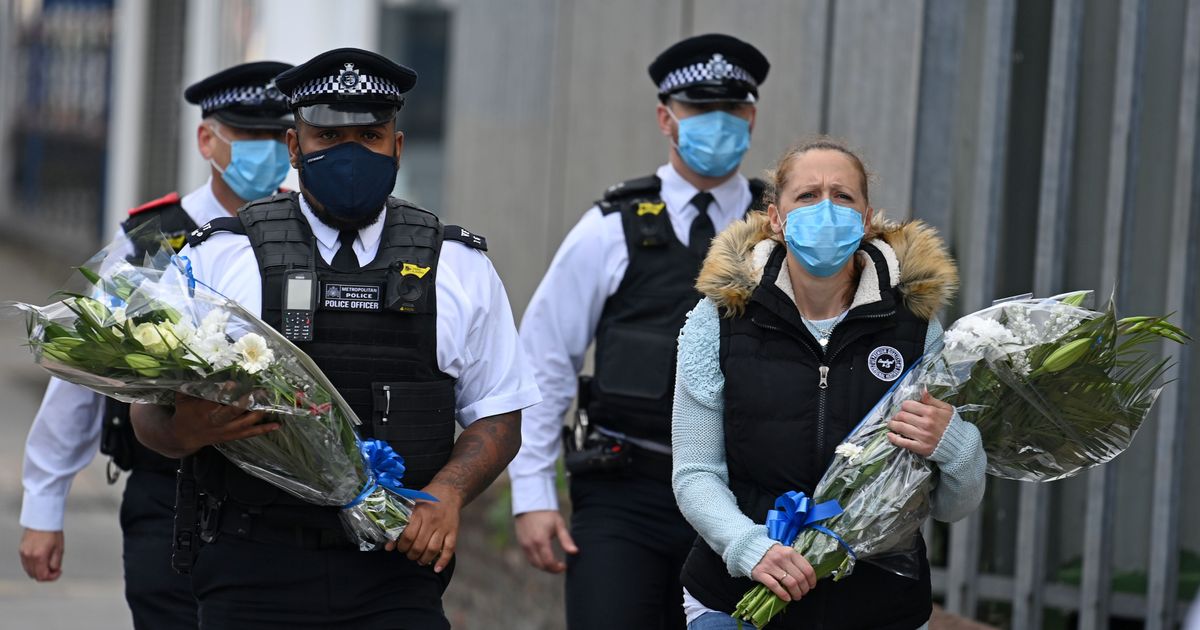 Met Officer Shot Dead In South London Police Station Huffpost Uk