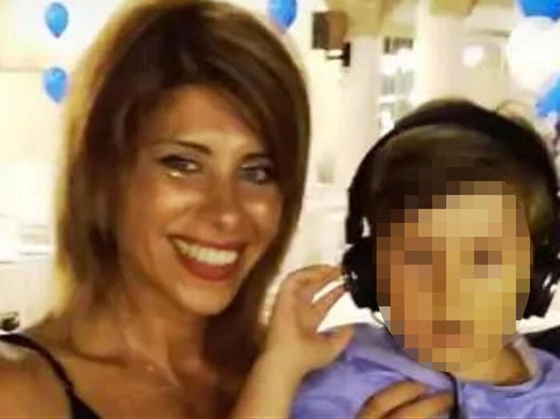 Dj morta, trovate due impronte sul traliccio dove è stato rinvenuto il corpo di Viviana Dj morta, trovate due impronte sul traliccio dove è stato rinvenuto il corpo di Viviana