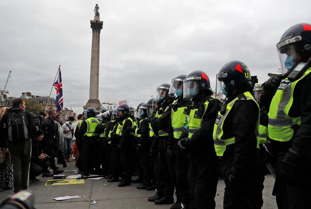 Λονδίνο: Αιματηρές συγκρούσεις διαδηλωτών κατά των μέτρων για την πανδημία και