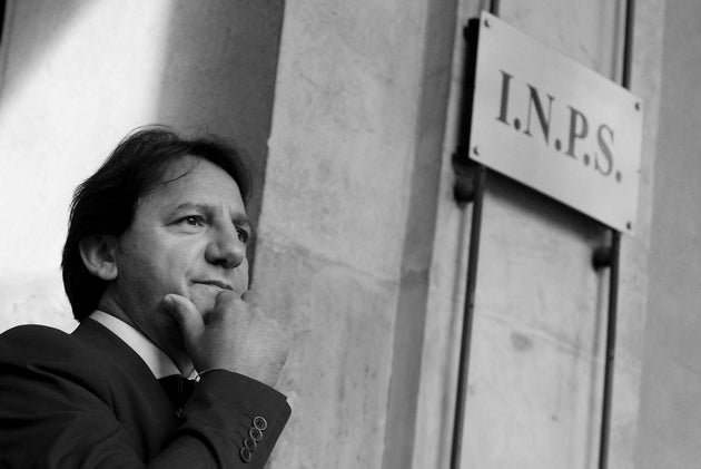 Caso Tridico, la lettera di 30 prof universitari: “Ipocrita chi lo attacca, la sua unica colpa è aver attuato Rdc e decreto dignità” Caso Tridico, la lettera di 30 prof universitari: “Ipocrita chi lo attacca, la sua unica colpa è aver attuato Rdc e decreto dignità”