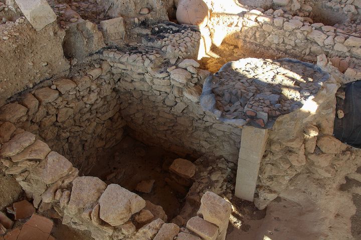 Ο κτιστός τάφος των πριγκιπισών- ιερειών, 8ος/7ος αι. π.Χ.