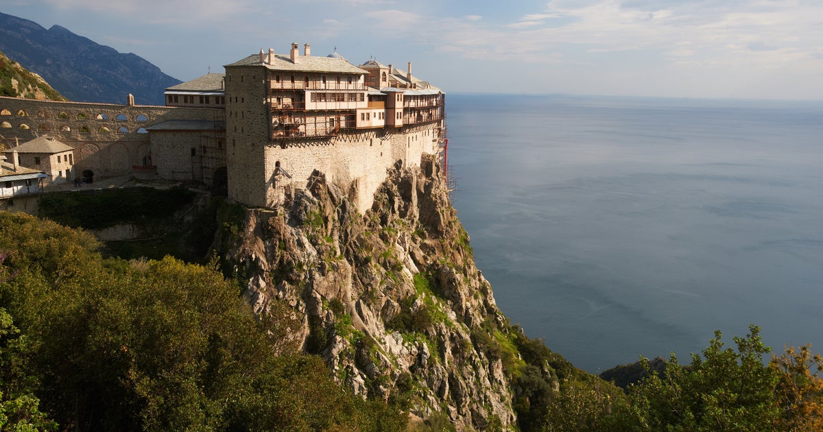 Вершина горы афон храм преображения. Гора святой афон. Гора афон монастырь. Святая гора афон греция. Вершина святой горы афон.