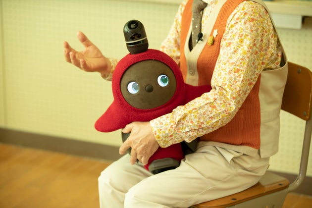 尾木ママ 手間がかかるロボットだから 役立つことがある Lovotが教室にいたら 家庭 も変わる ハフポスト