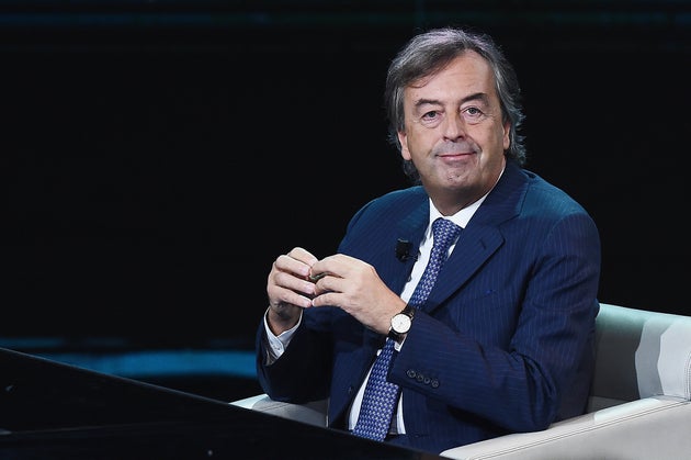"In ambienti chiusi se si sta senza mascherina e si sta vicini vi possono essere guai grossi”. Burioni avvisa "In ambienti chiusi se si sta senza mascherina e si sta vicini vi possono essere guai grossi”. Burioni avvisa