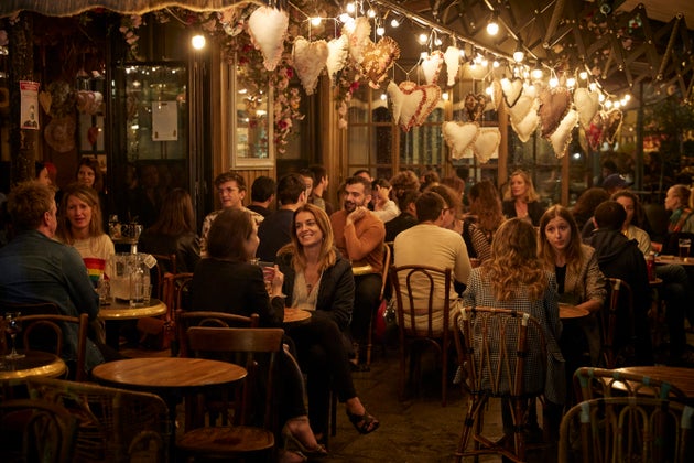 Fermeture Des Bars A Paris A 22h Servir A Manger Suffira T Il Pour Rester Ouvert Le Huffpost