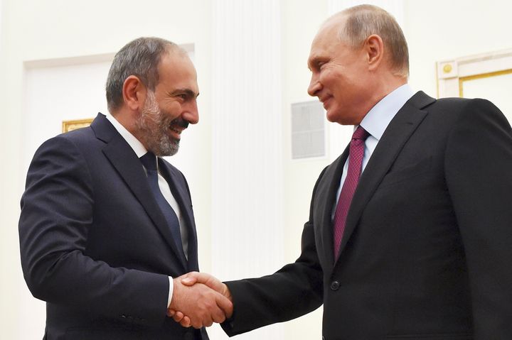 Ο Πούτιν με τον πρωθυπουργό της Αρμενίας, Ν.Πασινιαν