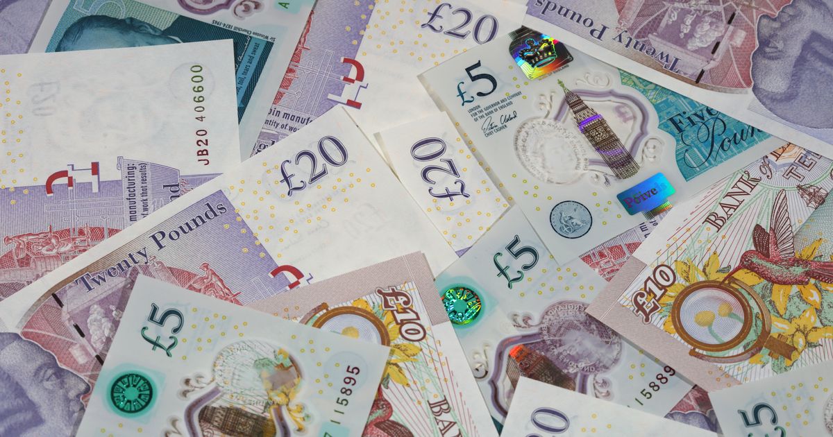 How Dirty Is Cash Anyway? | HuffPost UK Life