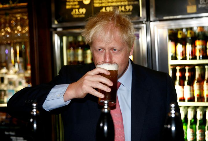 Boris Johnson drinks a pint 