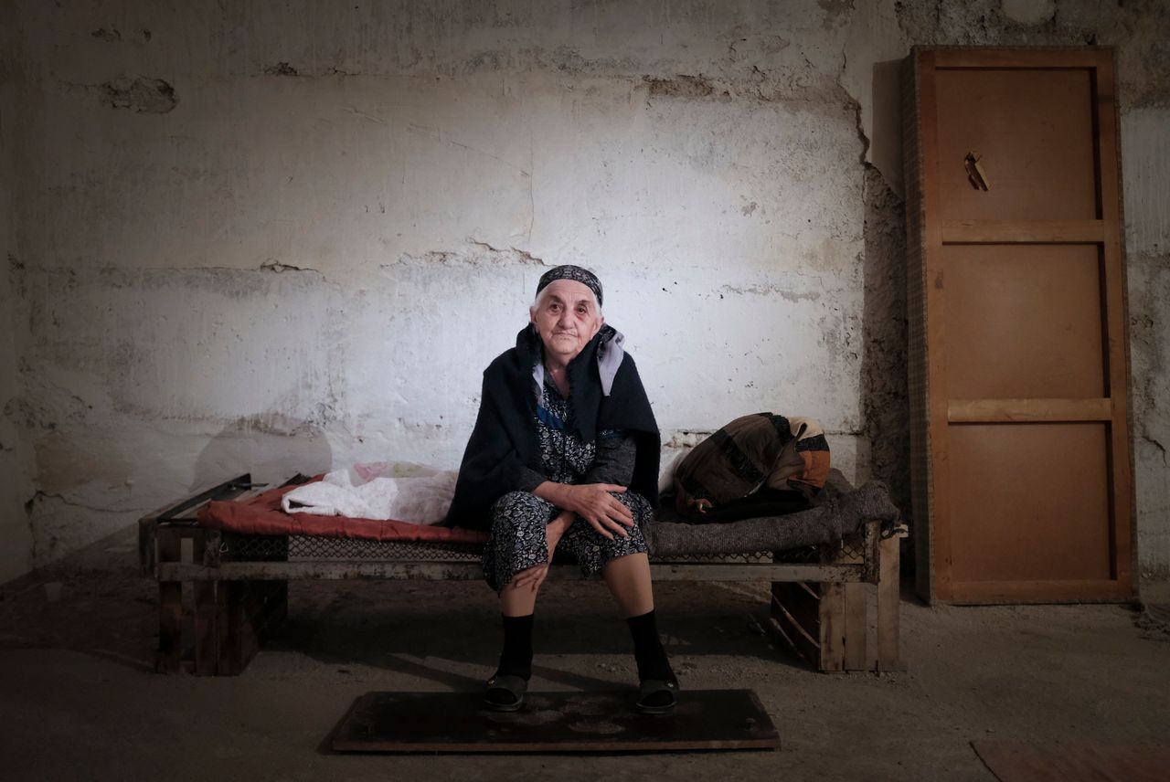 Μια ηλικιωμένη Αρμένισσα σε καταφύγιο στο Στεπανακέρτ 