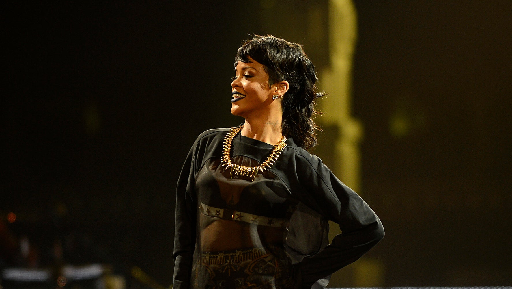 Rihanna Debuts Mullet Hairstyle In Savage X Fenty Fashion Show Trailer Huffpost Canada Life Rihanna Debuts Mullet Hairstyle In Savage X Fenty Fashion Show Trailer Huffpost Canada Life