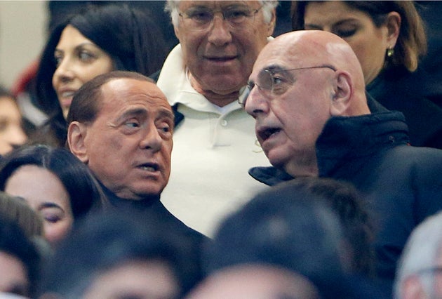 Primo tampone negativo per Berlusconi Primo tampone negativo per Berlusconi