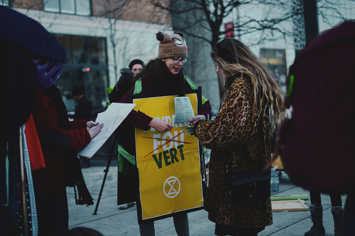 Solène Tessier lors d'une action organisée à l'occasion du Vendredi fou, en 2019, au centre-ville de Montréal.