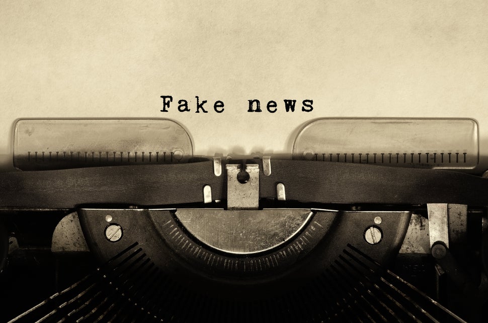 Para Safatle, as pessoas que compartilham fake news não estão sendo enganadas, mas sim querem acreditar nisso.
