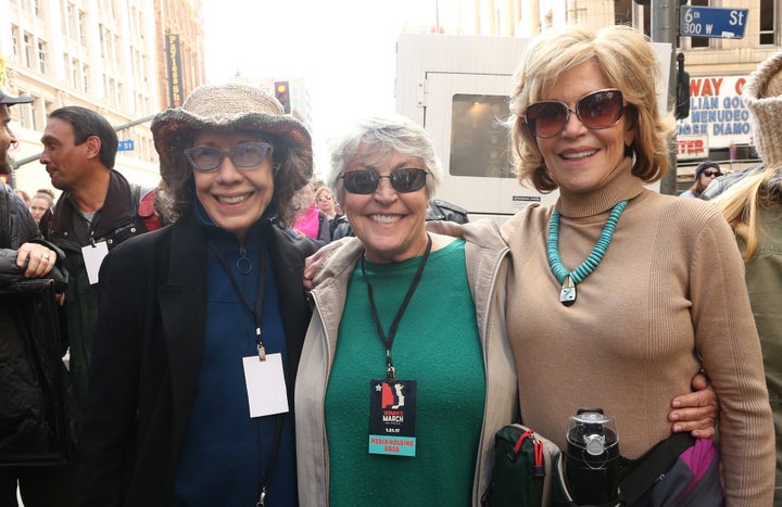 Helen Reddy (center) with "Grace and Frankie" stars Lily Tomlin and Jane Fonda at the 2017 Women's March in Los Angeles.