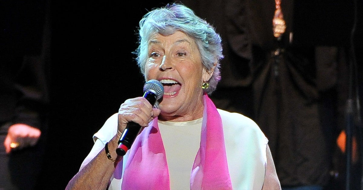 Singer Helen Reddy, Who Shot To Stardom With Feminist Anthem 'I Am ...