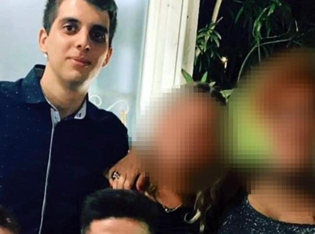 Antonio, la festa il sabato sera e la foto con gli amici dopo il funerale Antonio, la festa il sabato sera e la foto con gli amici dopo il funerale