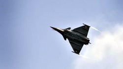 La détonation d’un avion de chasse saisit d’effroi la région