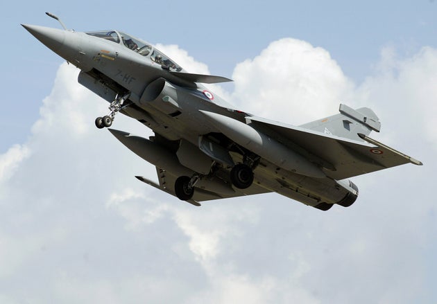 Explosion A Paris Les Avions De Chasse Passent Le Mur Du Son Pour Une Bonne Raison Le Huffpost Explosion A Paris Les Avions De Chasse Passent Le Mur Du Son Pour Une Bonne Raison Le Huffpost