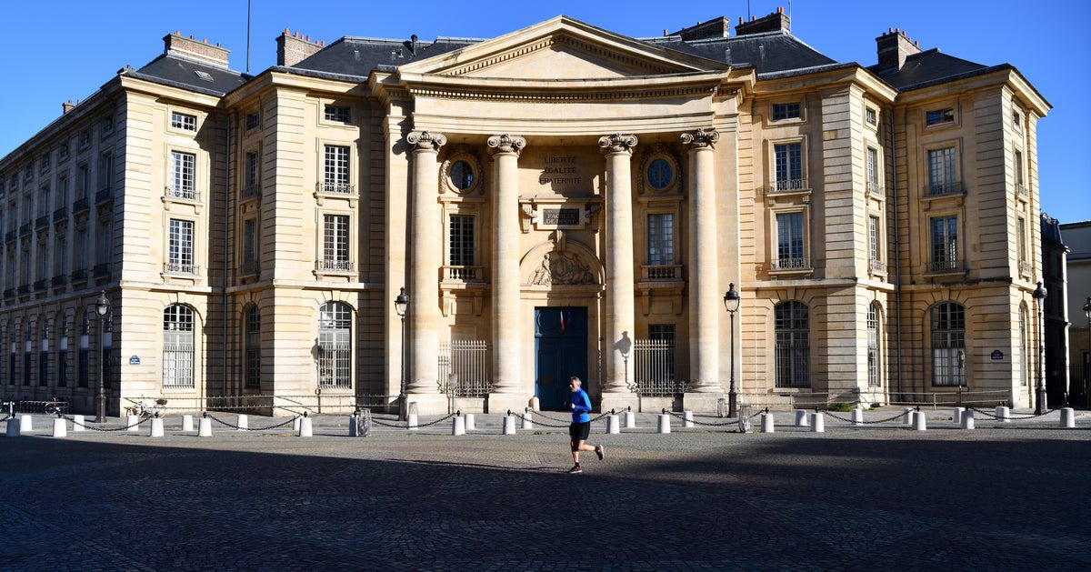 La Sorbonne Condamne Les Propos D Un Professeur Associant Mariage Pour Tous Et Zoophilie Le Huffpost