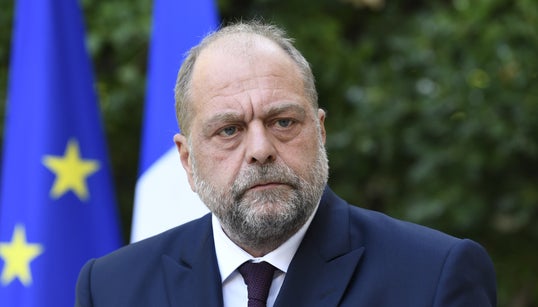 Dupond-Moretti visé par une plainte pour “conflit d’intérêt”, les magistrats refusent de lui