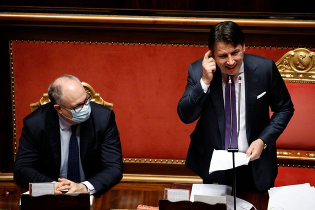 Un pezzo di manovra appeso a Orban e Rutte Un pezzo di manovra appeso a Orban e Rutte