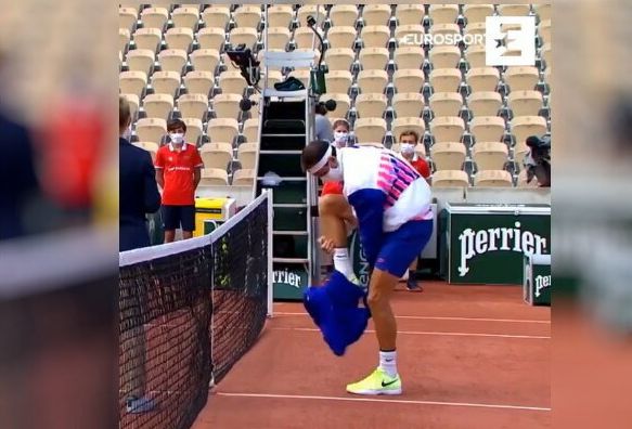 Le slovaque Andrej Martin Dimitrov et son pantalon récalcitrant, au tournoi de Roland Garros le 1er octobre