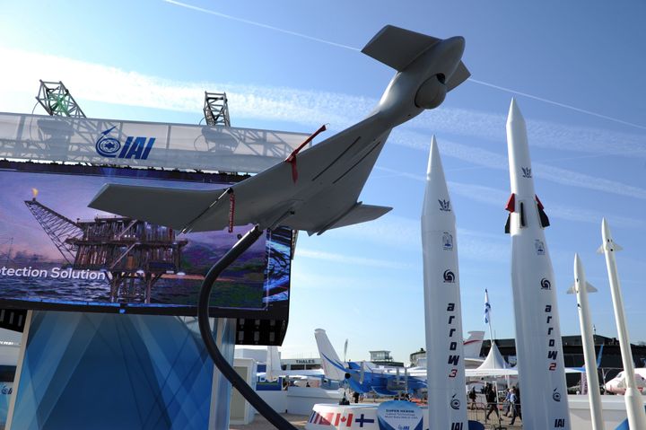 2015年のパリ航空ショーで展示された自爆ドローン「ハロップ」