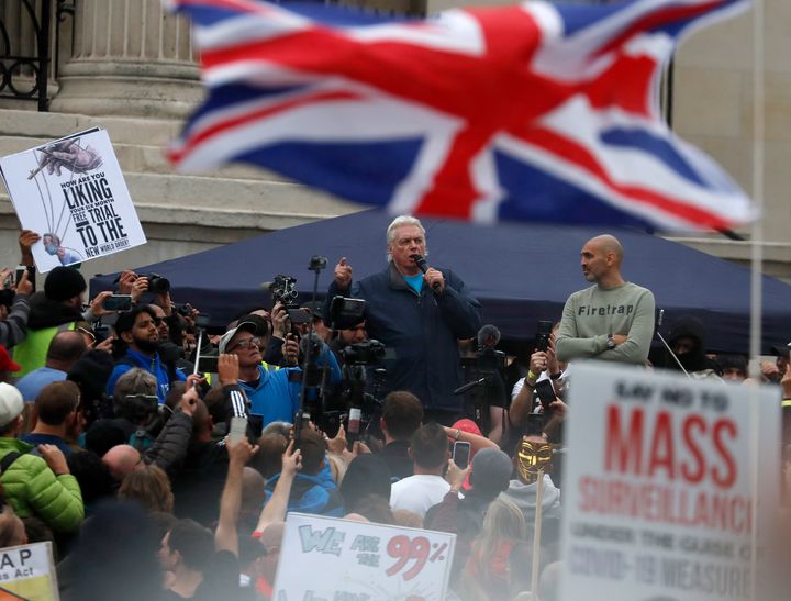 26 Σεπτεμβρίου 2020 - Λονδίνο - Ο γνωστός συνωμοσιολόγος Ντέιβιντ Άικε σε διαδήλωση κατά των μέτρων περιορισμού του Κορονοϊού στο Λονδίνο 