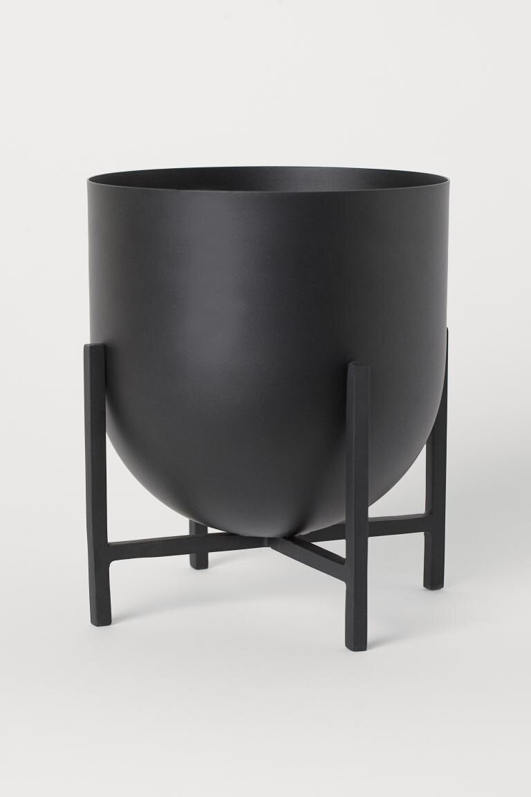 Matte Black Home Decor Finds To Take A Trip To The Dark Side