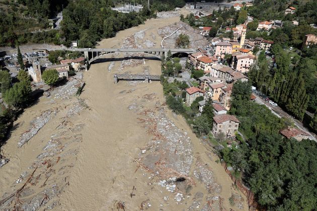 Vue aérienne de la commune de Roquebilliere, ravagée par des inondations causées par les intempéries dans les Alpes-Maritimes. Photo : VALERY HACHE VIA GETTY IMAGES