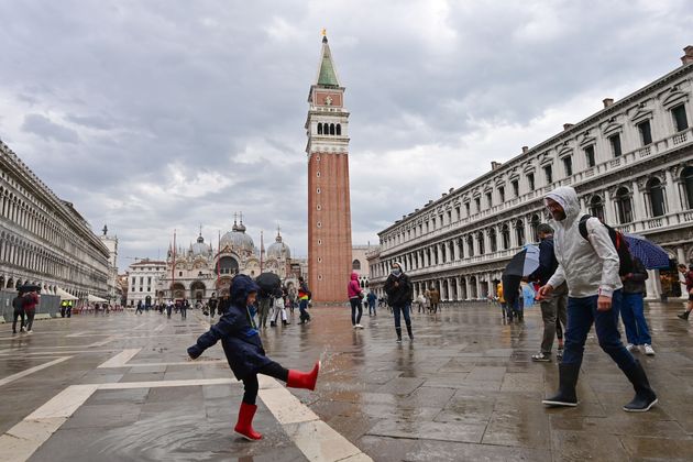 Día histórico en Venecia: el nuevo sistema de diques evita por primera vez que la ciudad se inunde por...