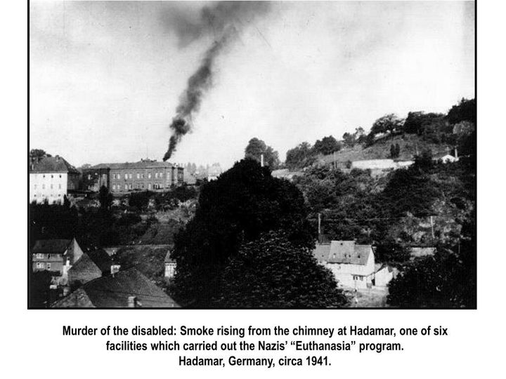 Τελική Λύση: ο καπνός ανέρχεται από την καμινάδα σε ένα από τα έξι κέντρα ευθανασίας των Ναζί. (Hadamar, 1941).