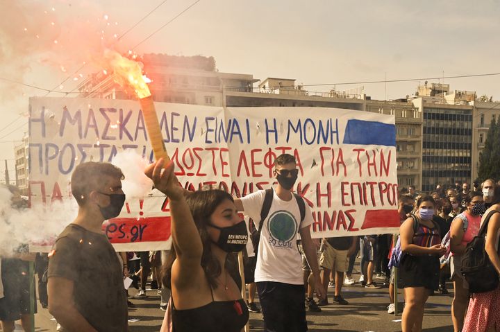 Διαμαρτυρία μαθητών για την λήψη μέτρων προστασίας από την εξάπλωση του κορονοϊού στα σχεολεία, έξω από τη Βουλή (24 Σεπτεμβρίου) 