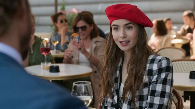 Lily Collins campe le personnage d'Emily Cooper dans 