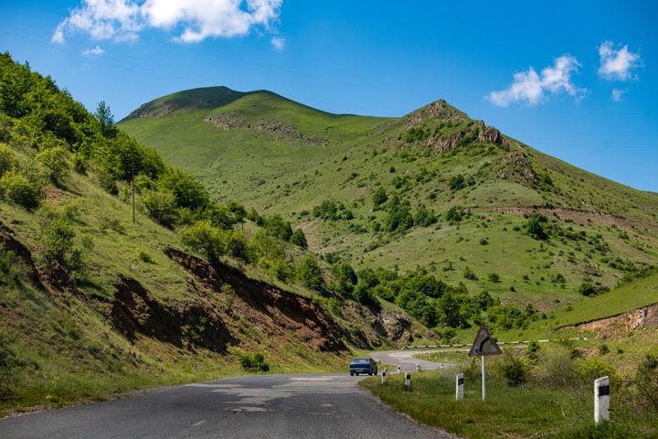 「ナゴルノ・カラバフ」のシュシャ周辺の山道 2019年6月撮影