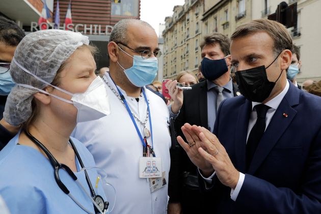 Emmanuel Macron en visite à l’hôpital Rothschild, à Paris, le 6 octobre