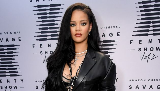 Rihanna S Excuse Aupres De La Communaute Musulmane Pour Son Defile Le Huffpost