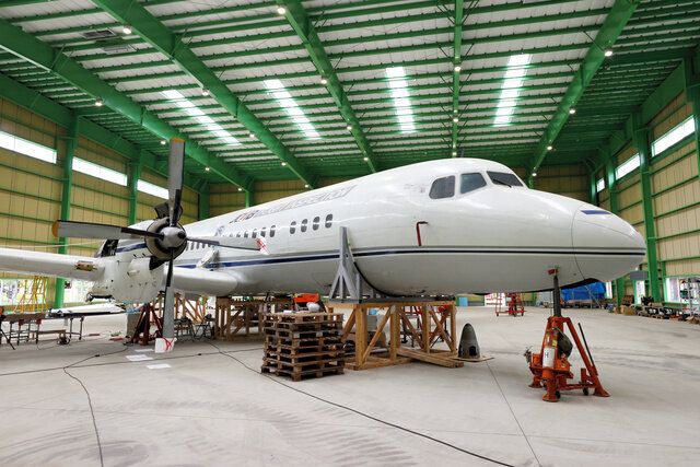 ザ・ヒロサワ・シティで公開準備が進む「YS-11」の量産初号機