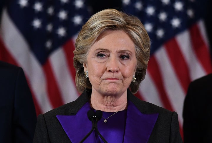 El rostro de la derrotada Hillary Clinton en la noche electoral de 2016, sabedora de que había vencido por voto popular pero no legislativo.