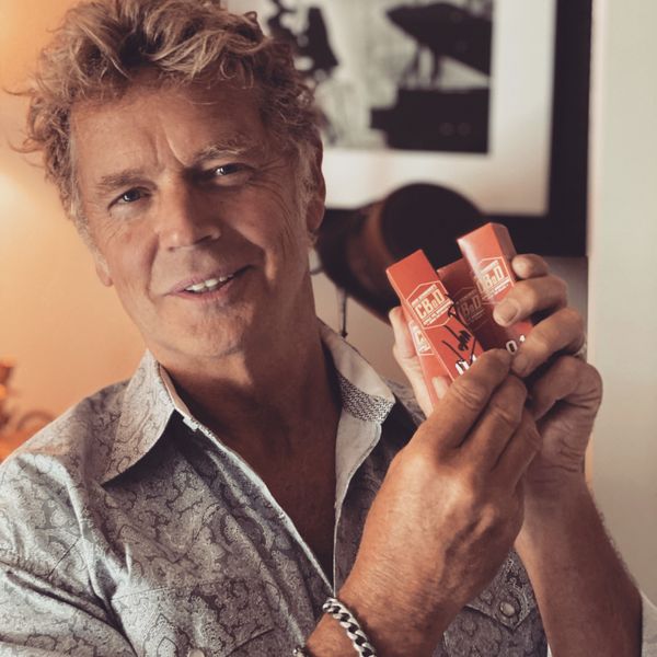 Former "Dukes Of Hazzard" star John Schneider isn't driving the General Lee, but hopes to drive sales for <a href="https://jo