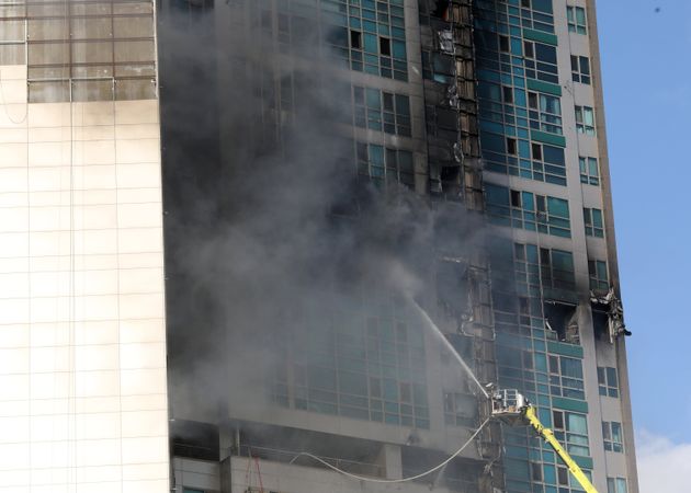 울산 33층 주상복합 아파트에서 화재가 발생해 88명이 다쳤다