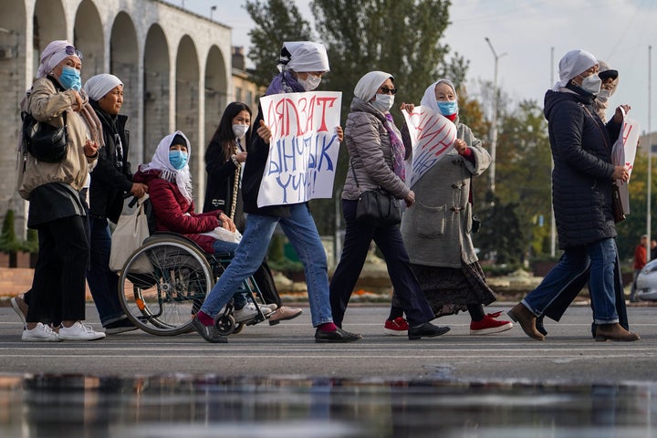 Συνεχίζονται οι μαζικής προσέλευσης διαδηλώσεις με αίτημα την πολιτική και κοινωνική αλλαγή