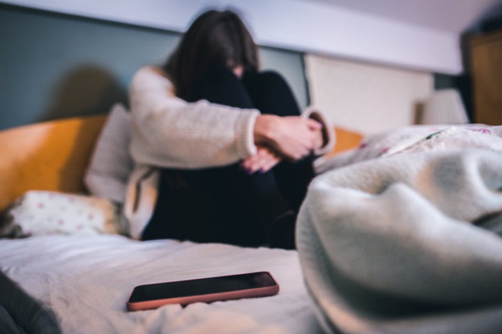プラン・インターナショナルの調査で、オンライン・ハラスメントが被害者の若年女性に精神的苦痛を与えている実態が浮かび上がった(イメージ写真)