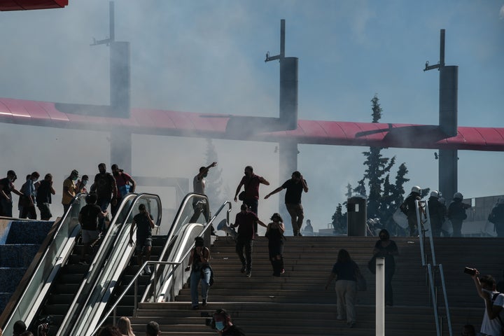 Επεισόδια έξω από το Υπουργείο Παιδείας. 