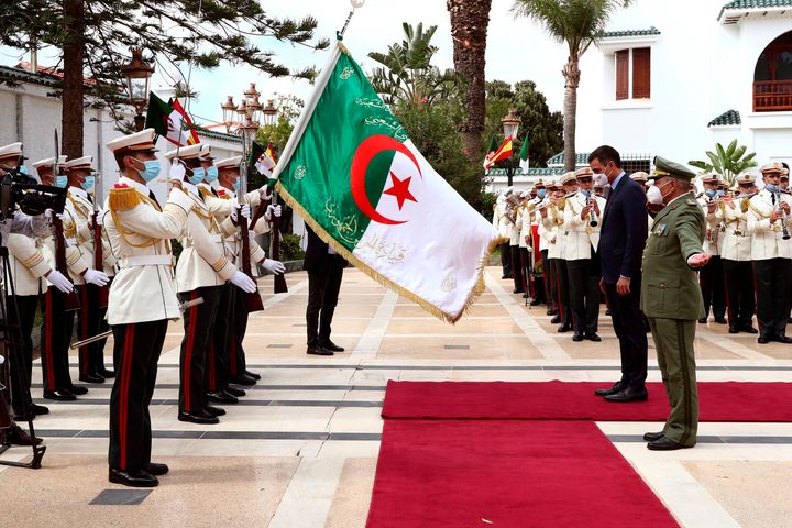 Sánchez, durante su visita a Argelia