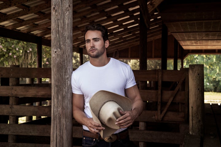 Country artist Cameron Hawthorn released his new EP, "Mustang," last week.