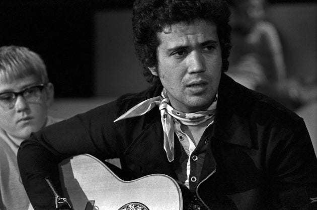 «Lucio Battisti detestava i rossi. Il papà fu picchiato dai partigiani davanti a lui»: il racconto «Lucio Battisti detestava i rossi. Il papà fu picchiato dai partigiani davanti a lui»: il racconto
