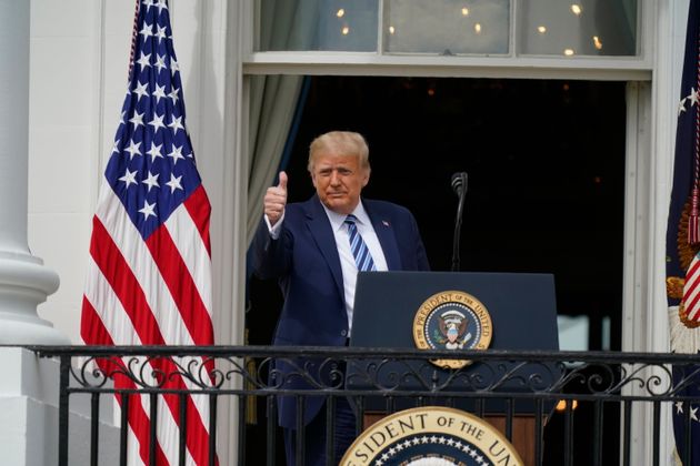 US President Donald Trump stands on the balcony of the White House and talks to his supporters.  Year 2020